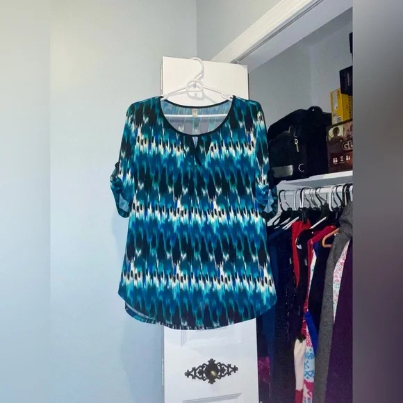 PerSeption Concept Abstract Top - Blue/Green/White/Black - Size Large - Picture 3 of 11